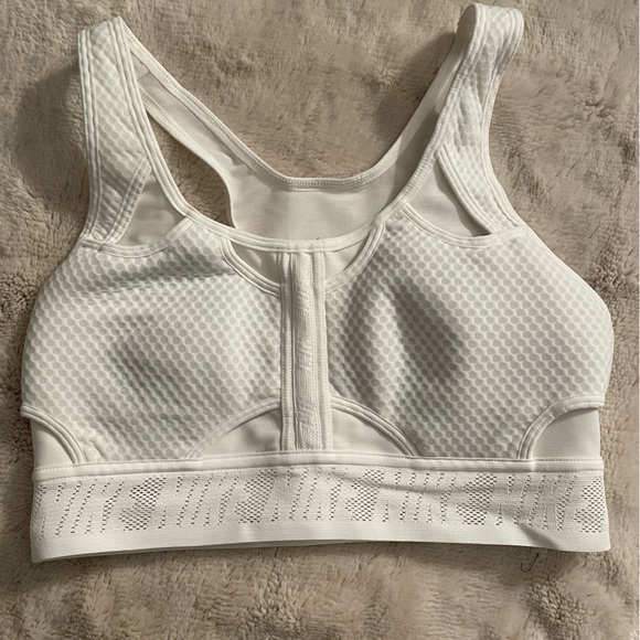 Nike Dri fit Bra size S - Picture 1 of 3